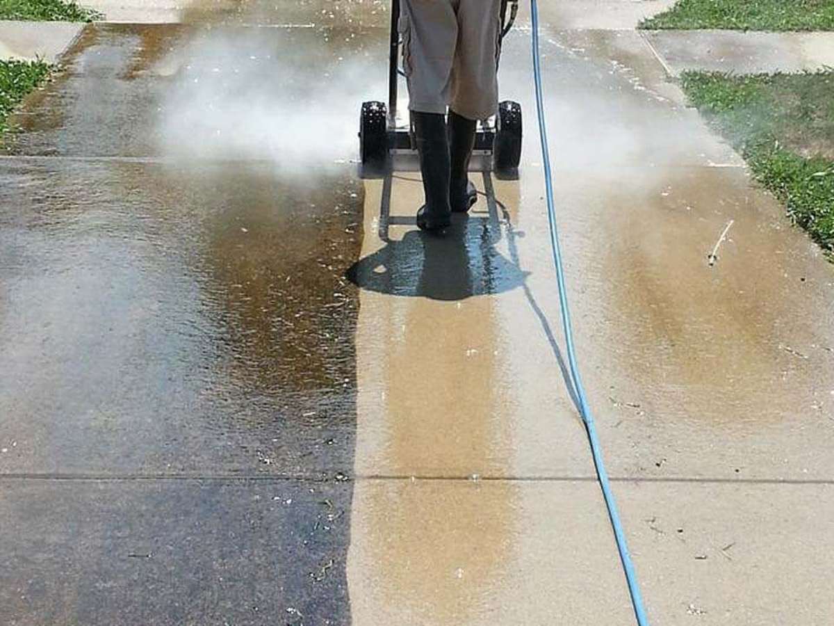 https://toolteams.com/wp-content/uploads/2022/08/floor-washing.jpg